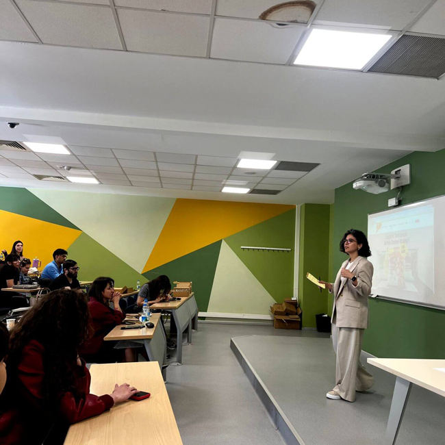 İzmir Ekonomi Üniversitesi Meslek Yüksekokulu Grafik Tasarımı Bölümü ile devam ettirdiğimiz işbirliğimiz